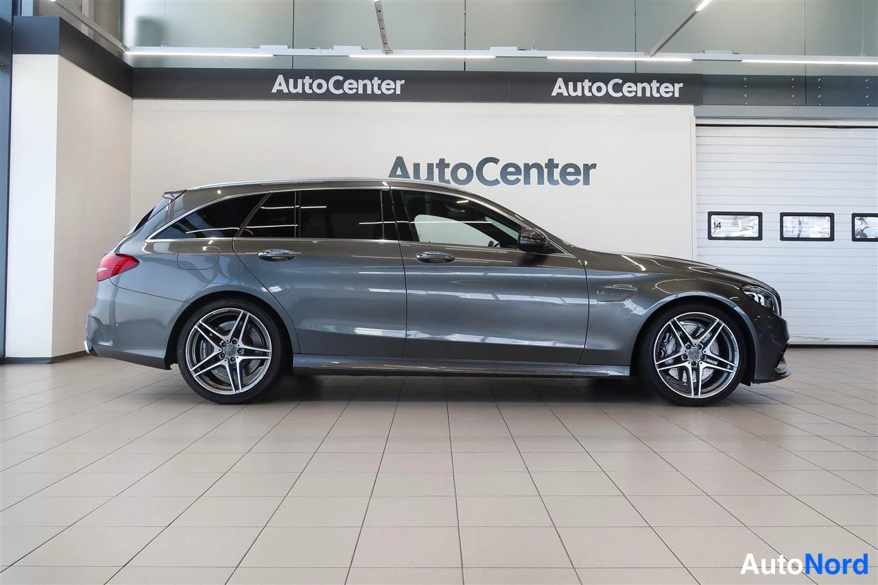 Harmaa Mercedes-Benz C 63 AMG 2020, etuviisto, keula oikealle, kuva 5