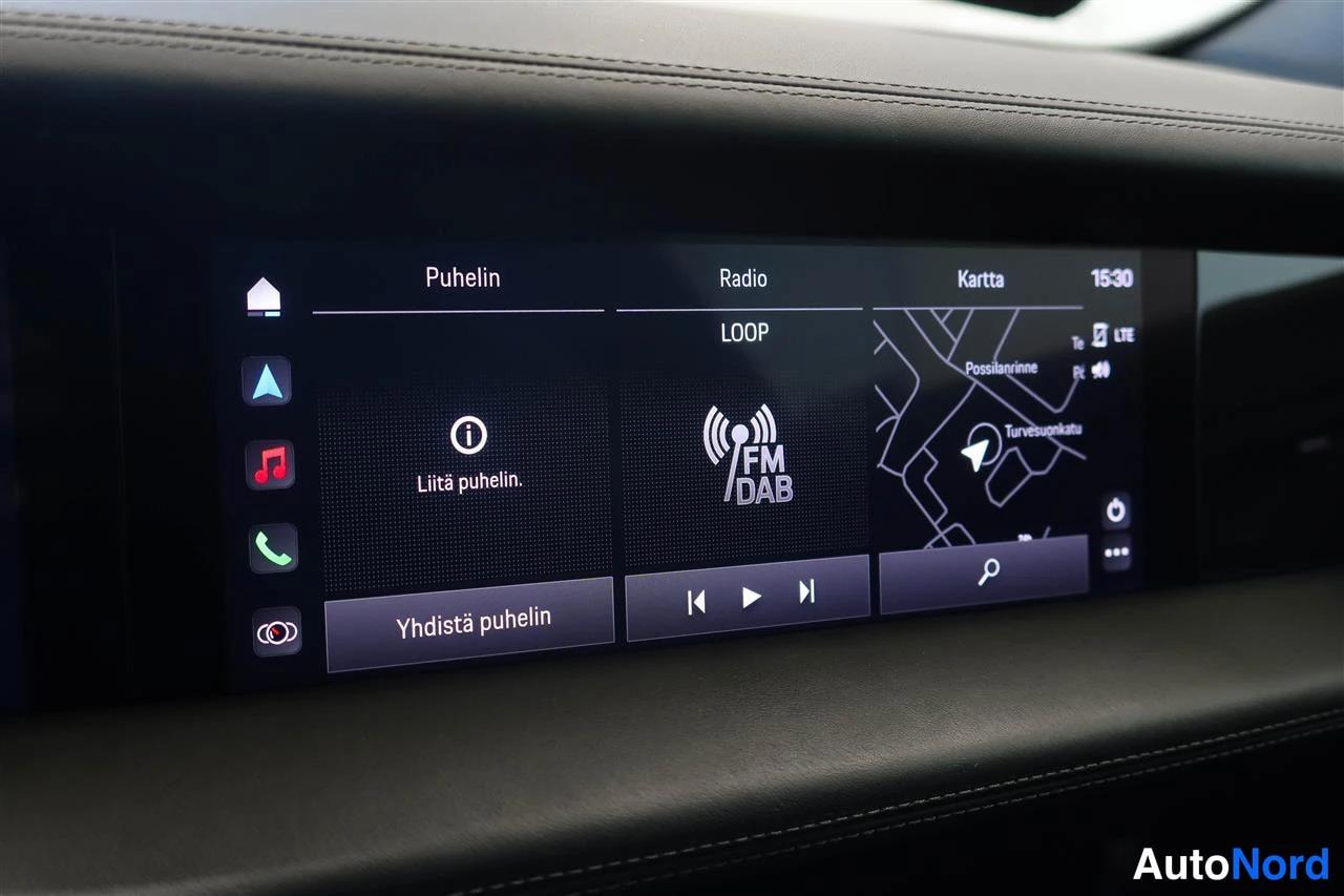 Yksityiskohta: Pääyksikön näyttö: Puhelin-yhdistäminen, FM/DAB-radio ja kartta
