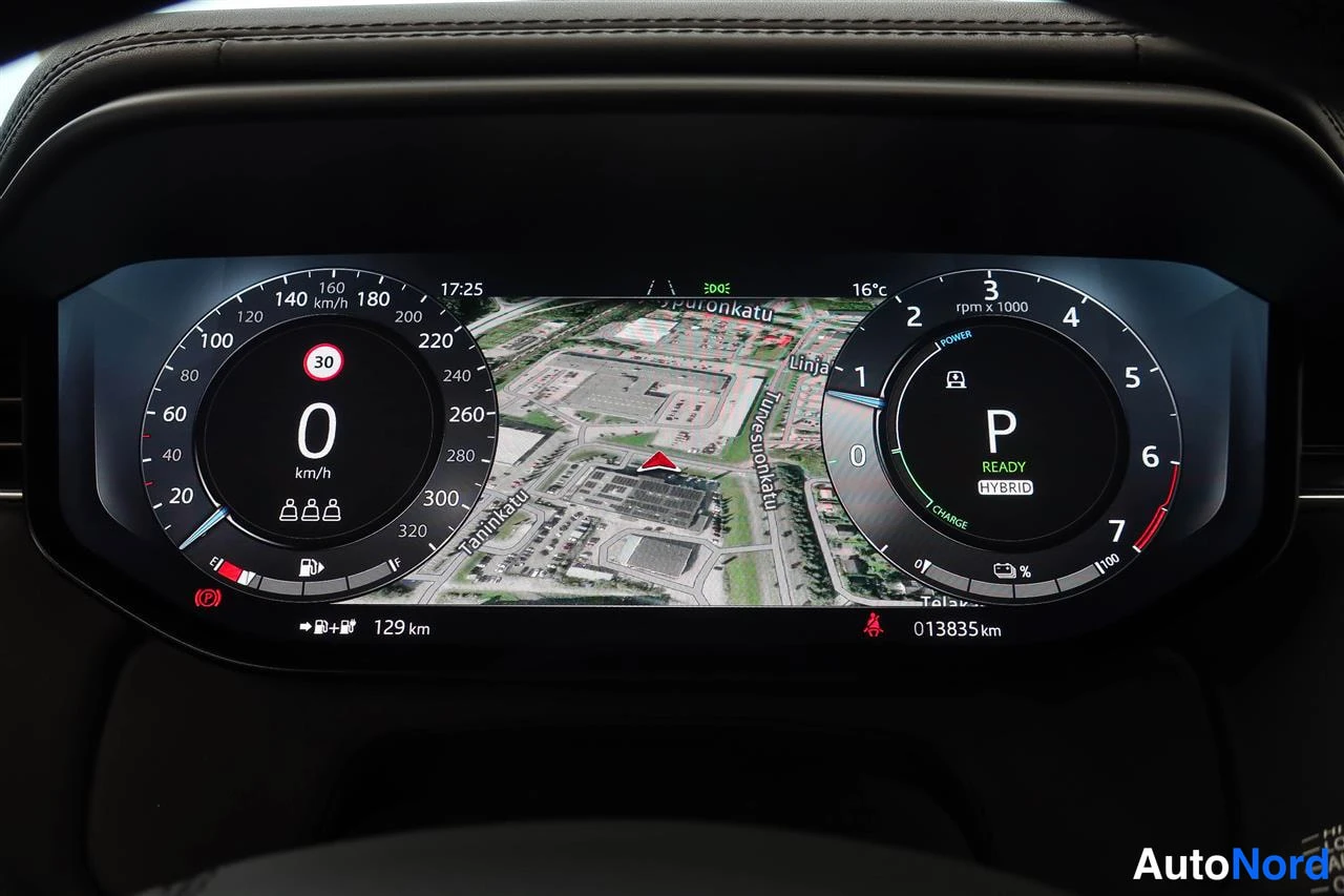 Muu: Digitaalinen taulumittaristo lähikuvassa: 0 km/h, P-tila, READY HYBRID, 129 km jäänyt lataus, 013835 km ajettu ja 16°C lämpötila.