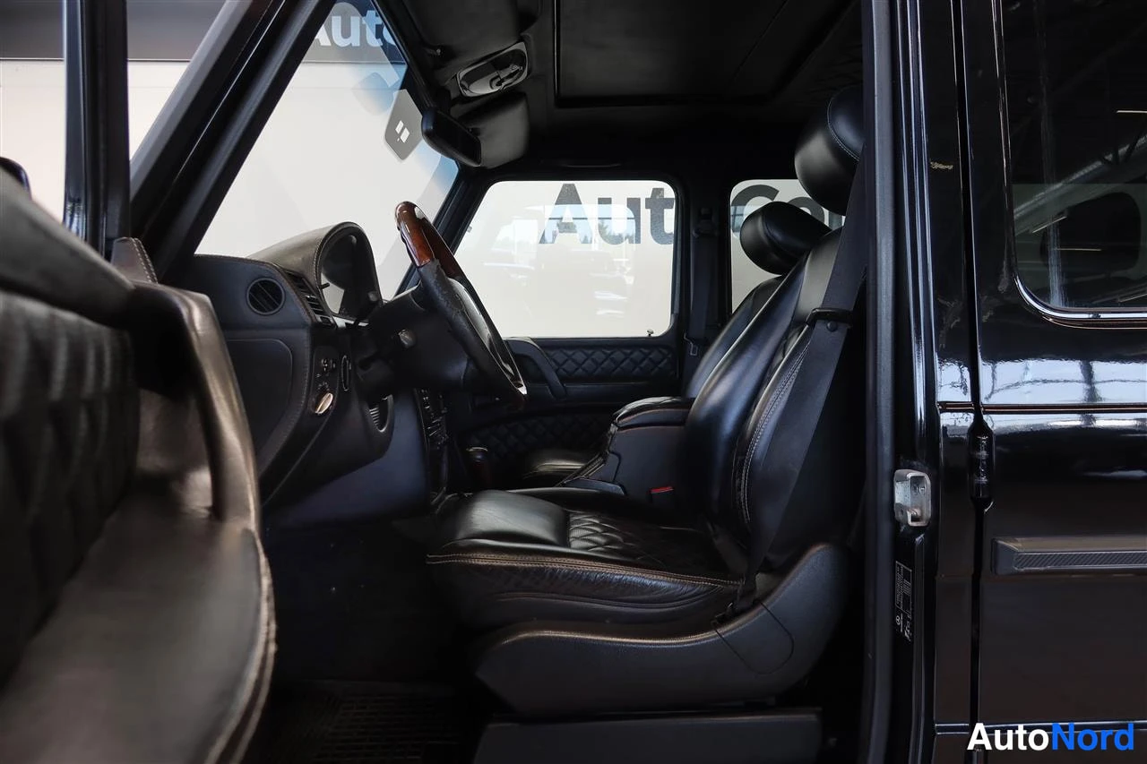 Musta Mercedes-Benz G 2001, ohjaamo, kuva 16