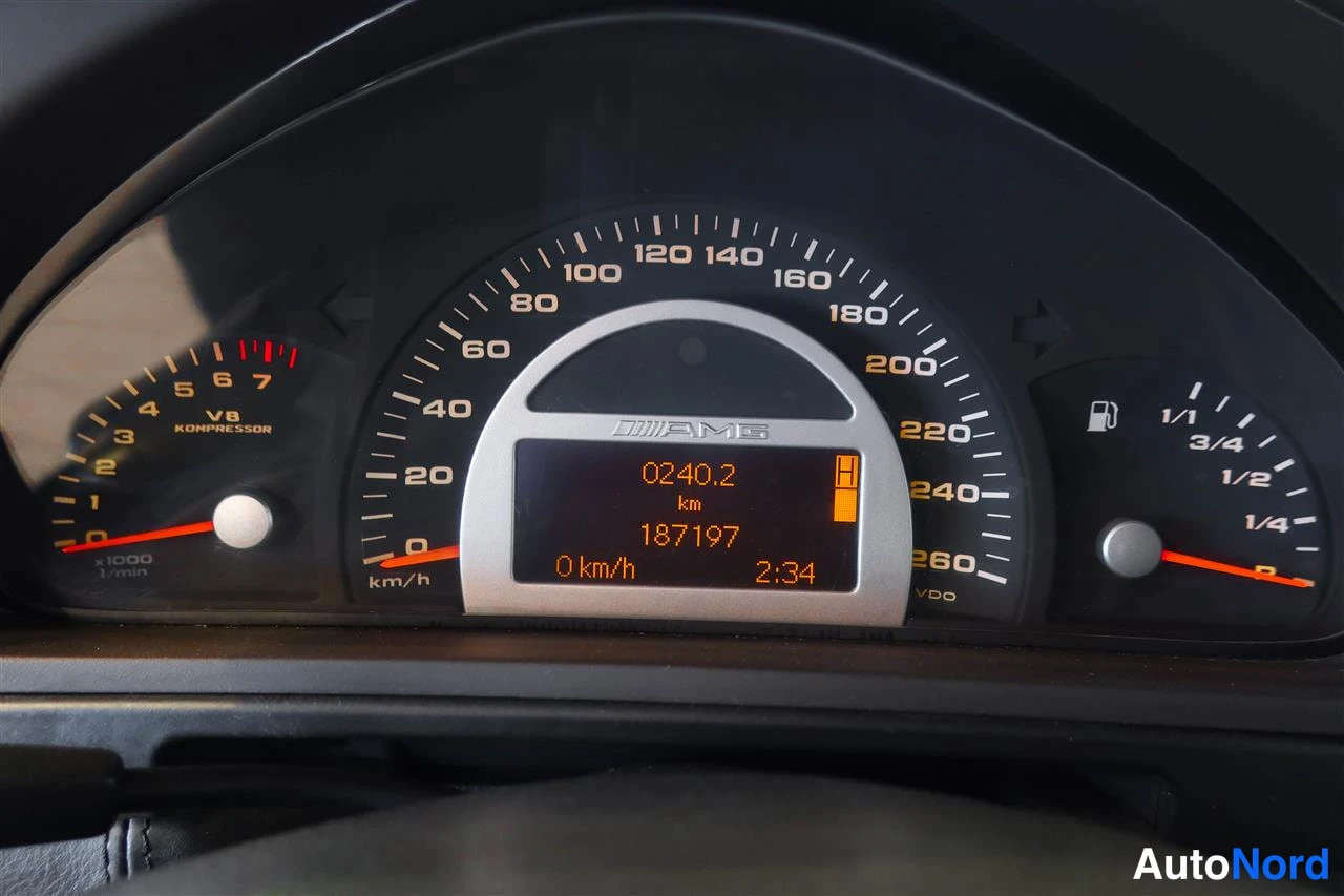 Musta Mercedes-Benz G 2001, yksityiskohta, kuva 24