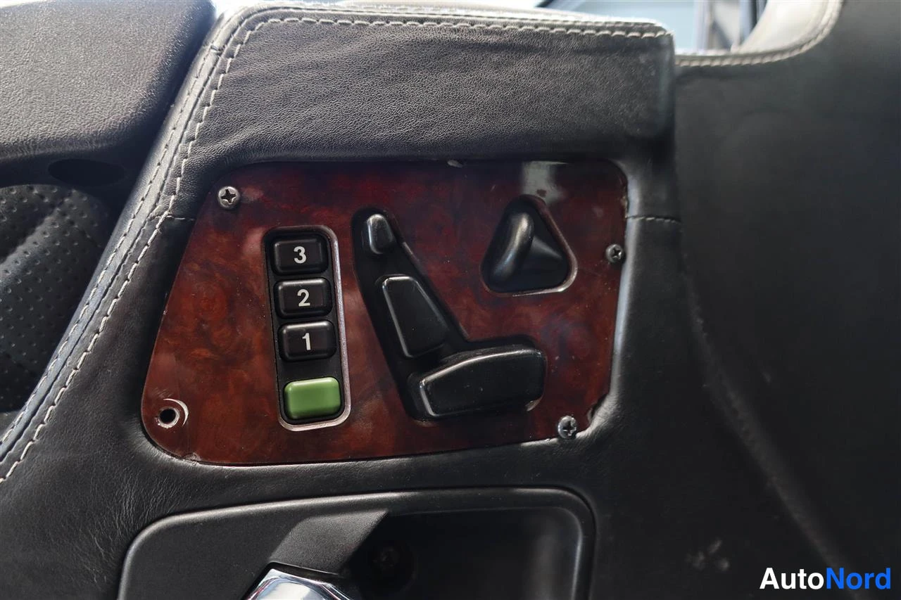 Musta Mercedes-Benz G 2001, yksityiskohta, kuva 25