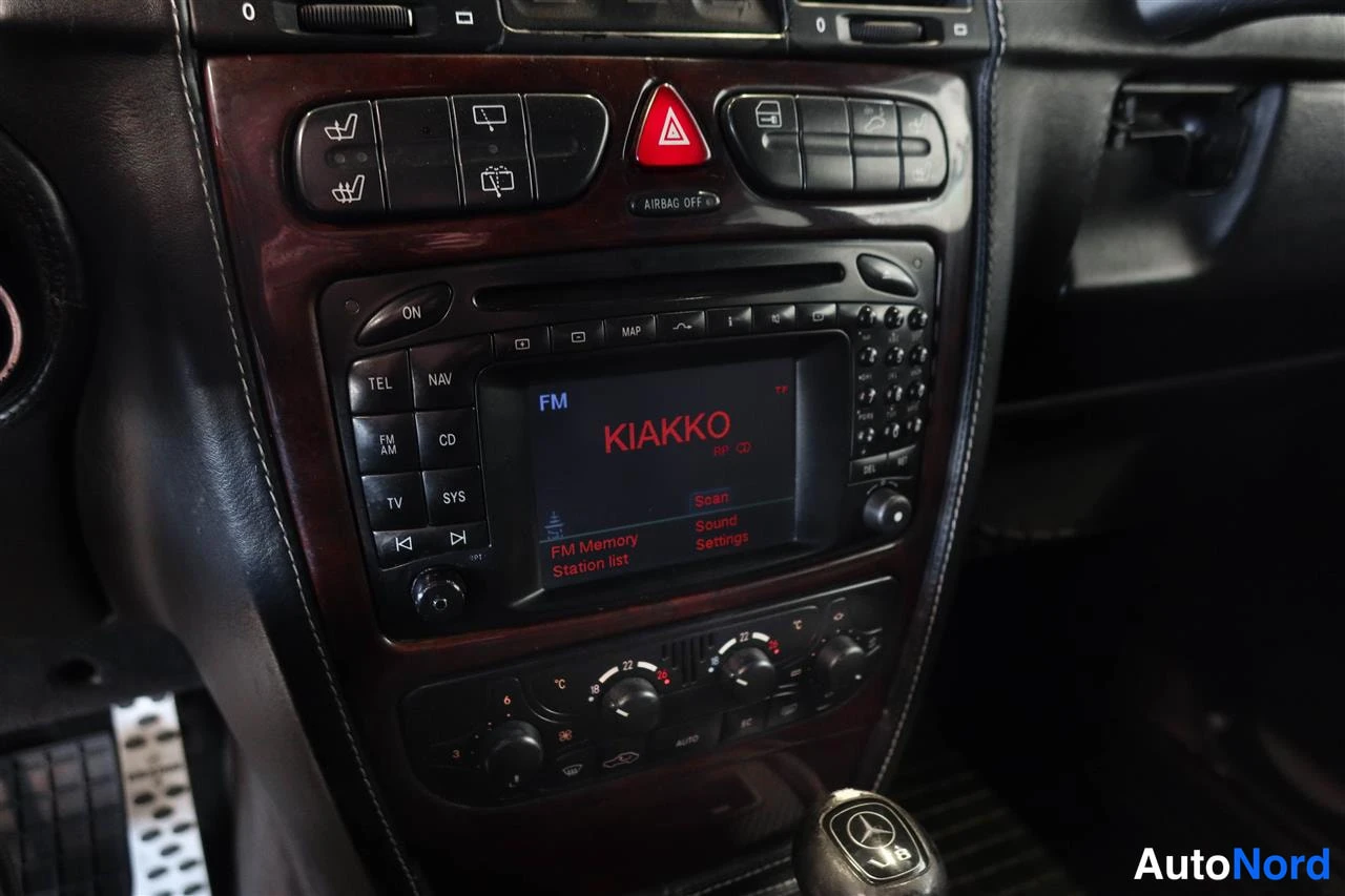 Musta Mercedes-Benz G 2001, ohjaamo, kuva 14