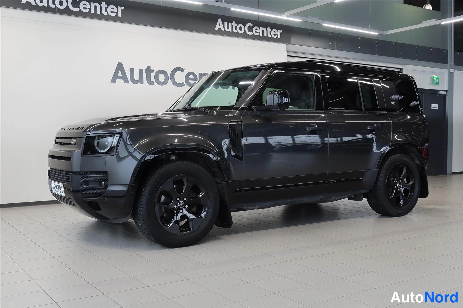Land Rover Defender 110 D200 MHEV X-Dynamic SE 2024