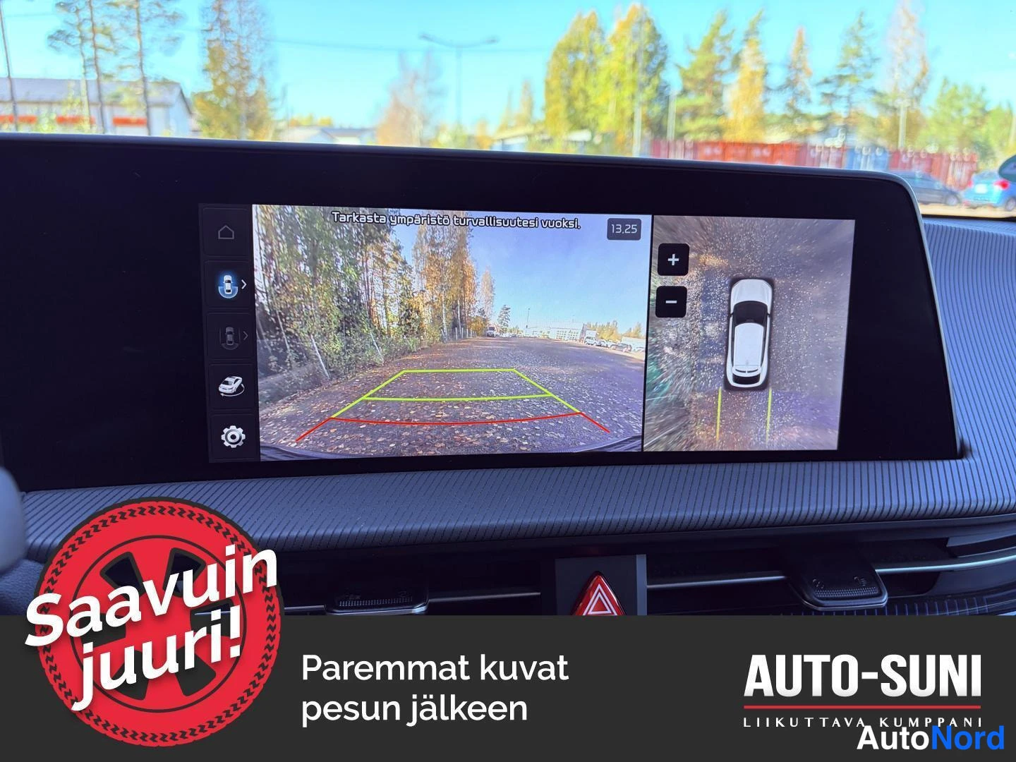 Muu: Kojeiston infotainmentnäyttö näyttää kaartiturvakamerakuvan sekä ylhäältä kuvatun auton 360-videokuvan.