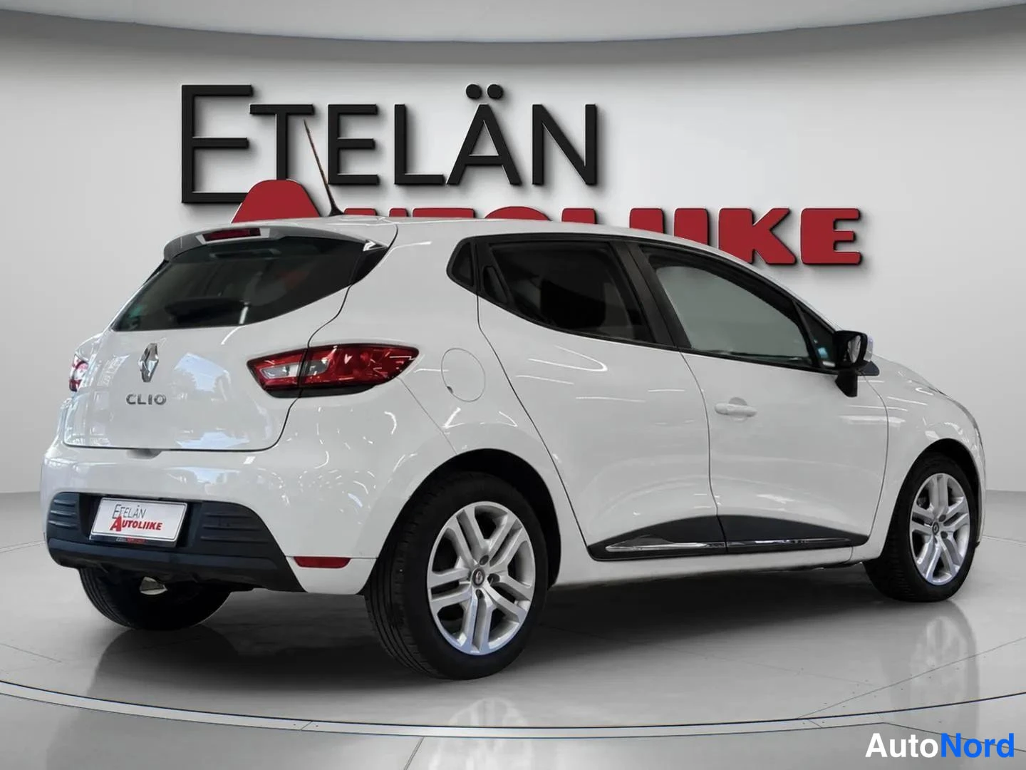 Valkoinen Renault Clio 2018, takaviisto, kuva 6