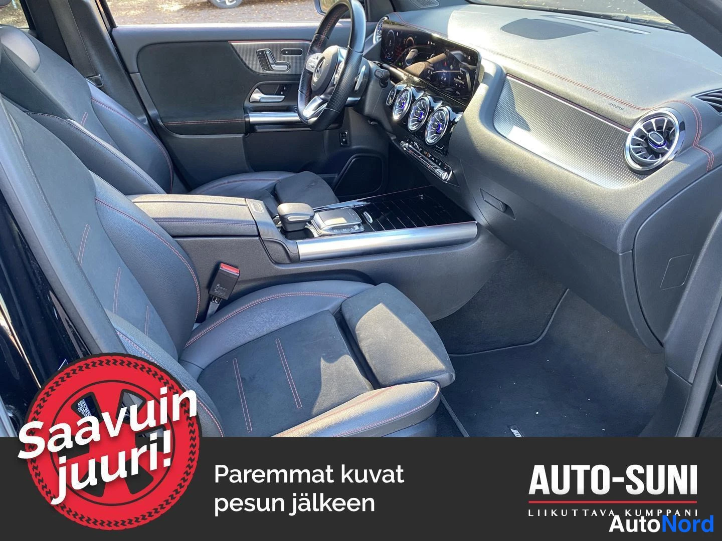 Yksityiskohta: Mercedes-Benz EQA:n etuohjaamo, pyörätuli- ja turboventtiilikuvat, musta nahkapenki punaisilla ommeluilla.