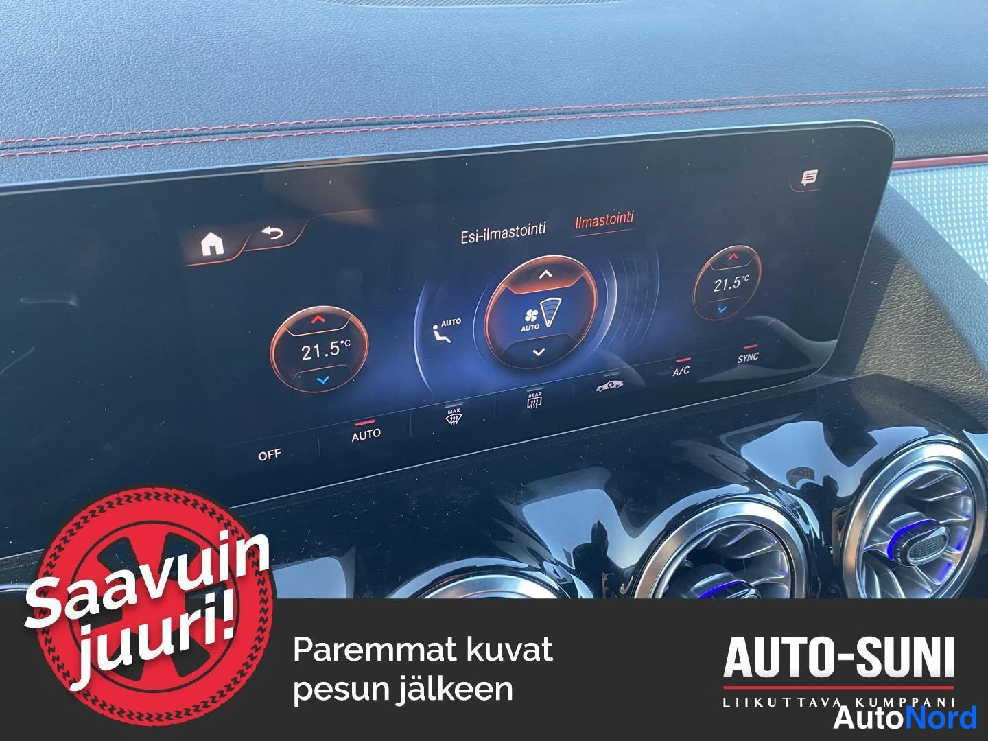 Yksityiskohta: Keskikäytävän näyttö, jossa avattu valikko Esi-ilmaclimati ja Ilmastointi (21,5 °C).