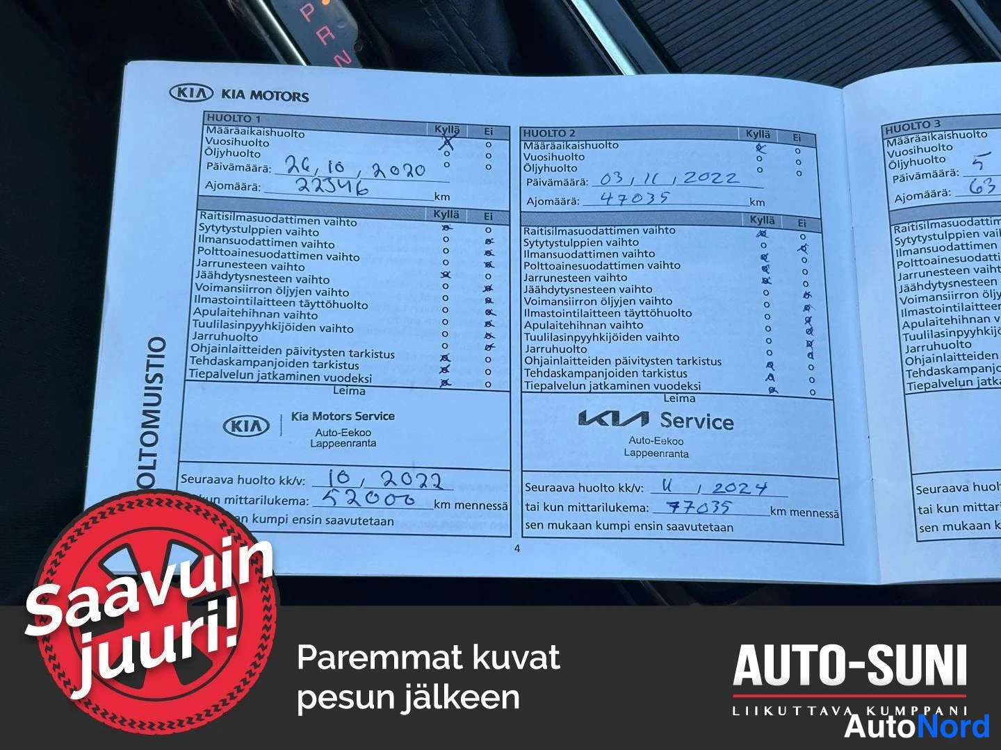 Asiakirja: Kia Motors -huoltokirjan sivu, jossa huolto 1 ja huolto 2 täytetty käsin: päivämäärät 26.10.2020 (ajomäärä 22 546 km) ja 3.11.2022 (ajomäärä 47 035 km).