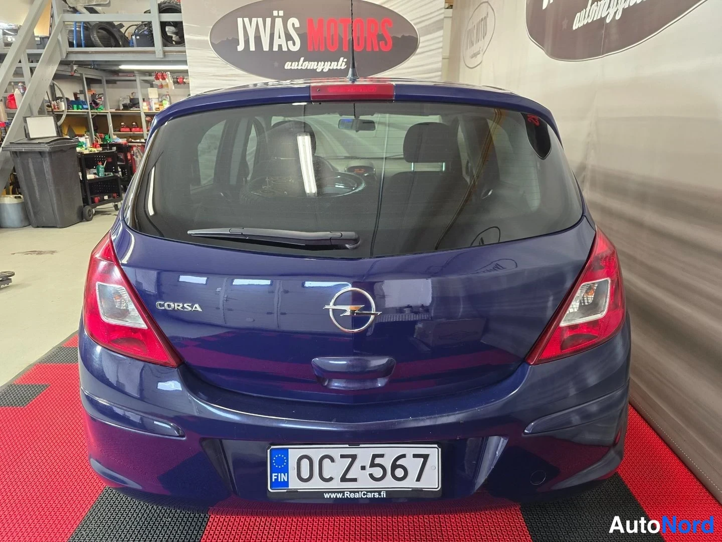 Sininen Opel Corsa 2011, takaa, kuva 5