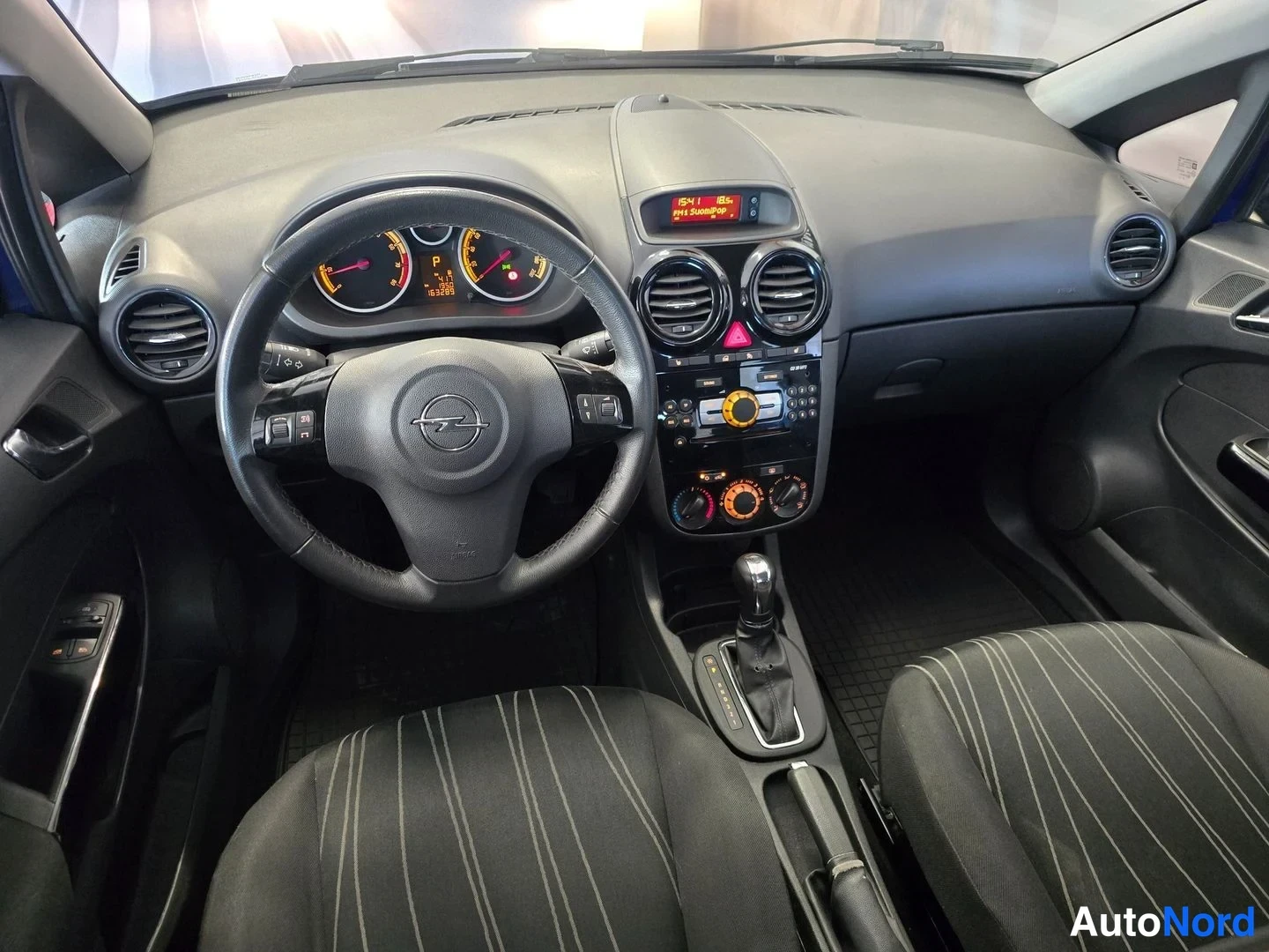 Sininen Opel Corsa 2011, yksityiskohta, kuva 6