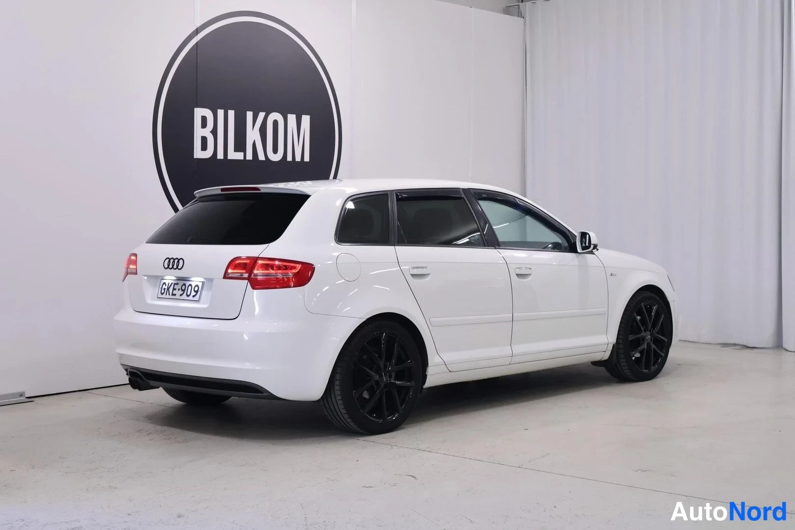 Valkoinen Audi A3 2012, takaviisto, kuva 9