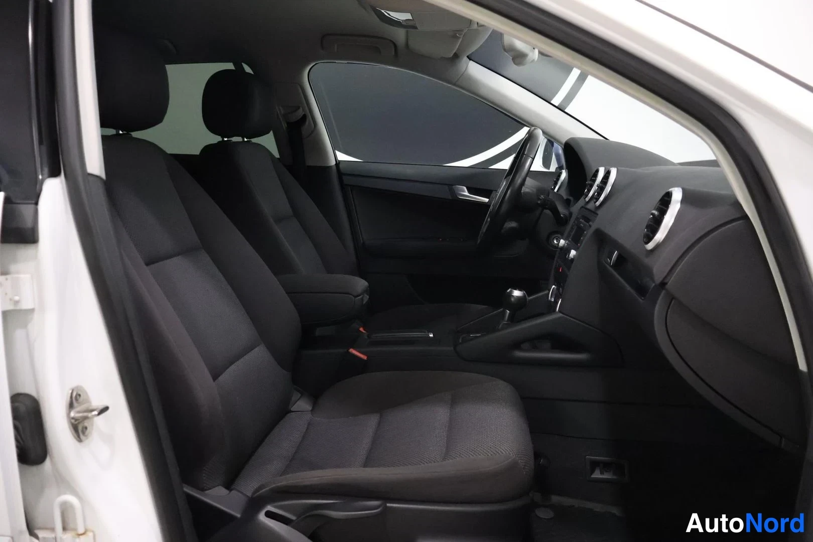 Valkoinen Audi A3 2012, kuva 26