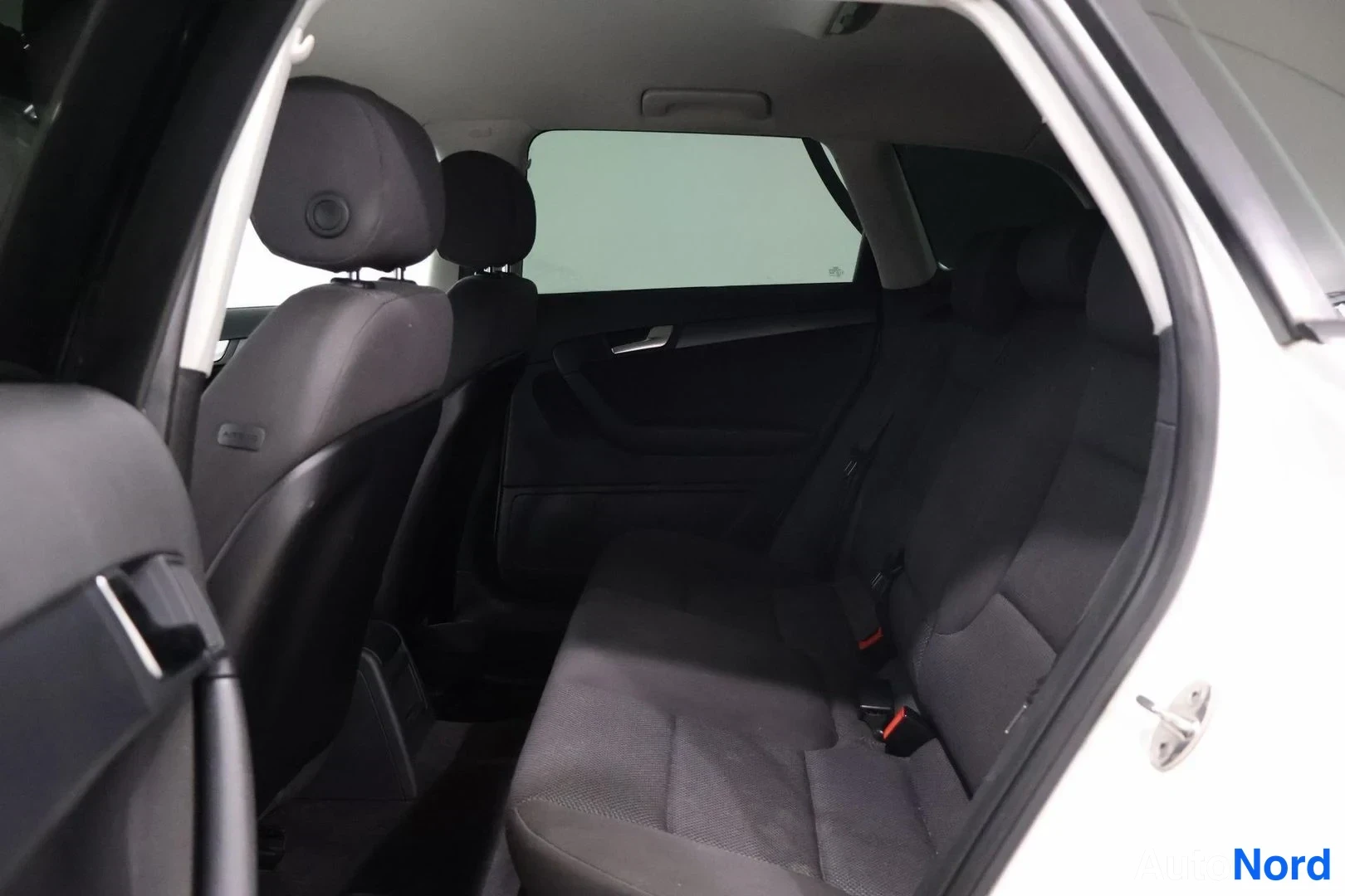Valkoinen Audi A3 2012, takaviisto, kuva 10