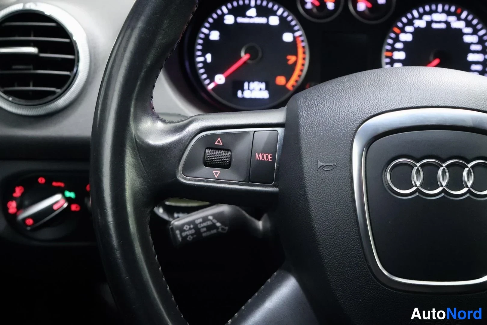 Valkoinen Audi A3 2012, yksityiskohta, kuva 16