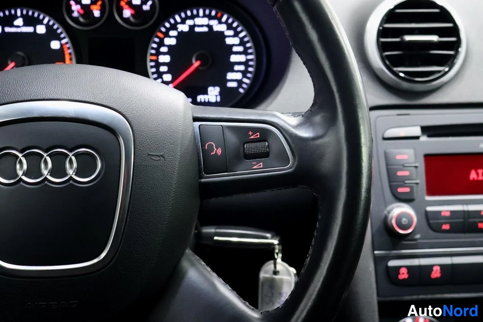 Valkoinen Audi A3 2012, yksityiskohta, kuva 17