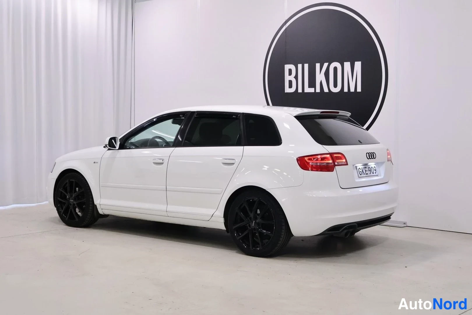 Valkoinen Audi A3 2012, takaviisto, kuva 8