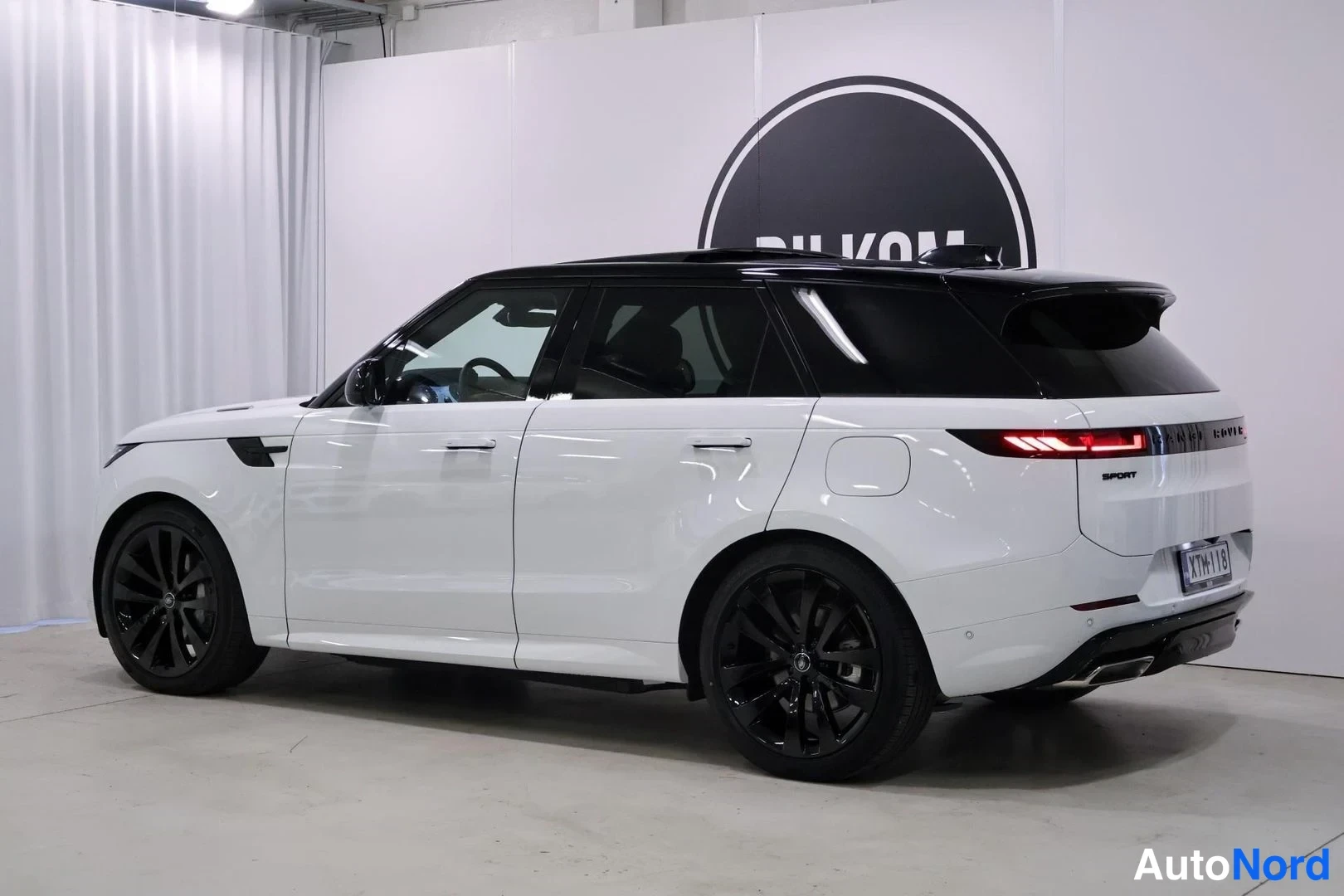 Valkoinen Land Rover Range Rover Sport 2025, takaviisto, kuva 5