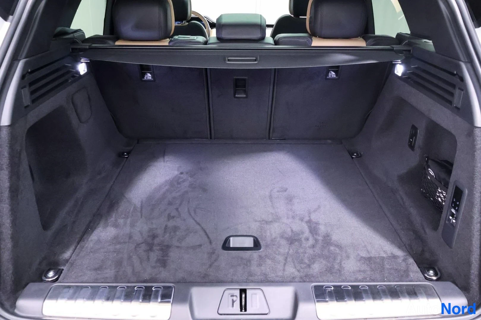 Valkoinen Land Rover Range Rover Sport 2025, tavaratila, kuva 14