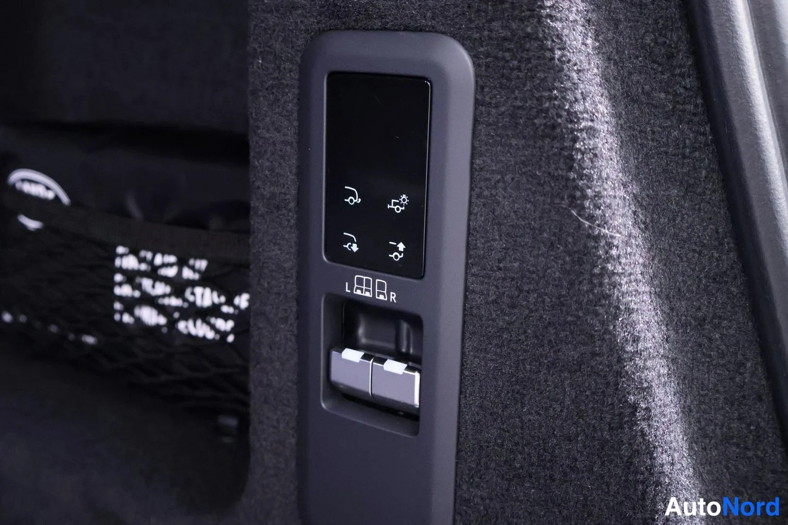 Valkoinen Land Rover Range Rover Sport 2025, yksityiskohta, kuva 21