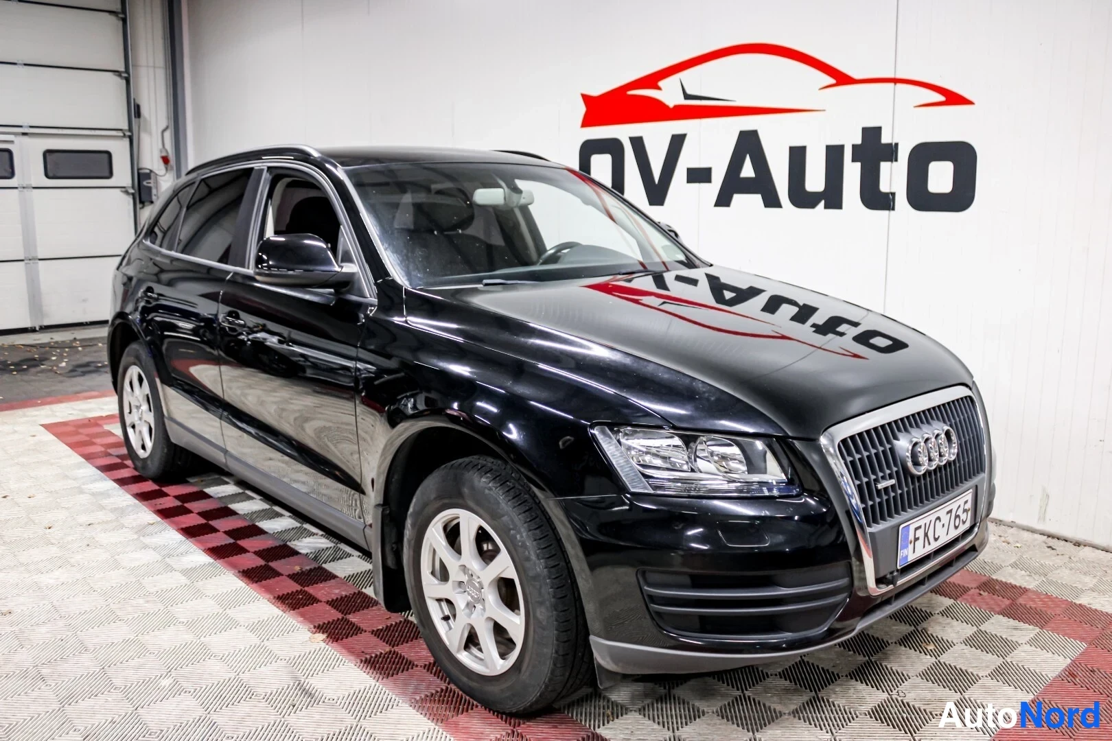 Musta Audi Q5 2011, etuviisto, keula oikealle, kuva 2