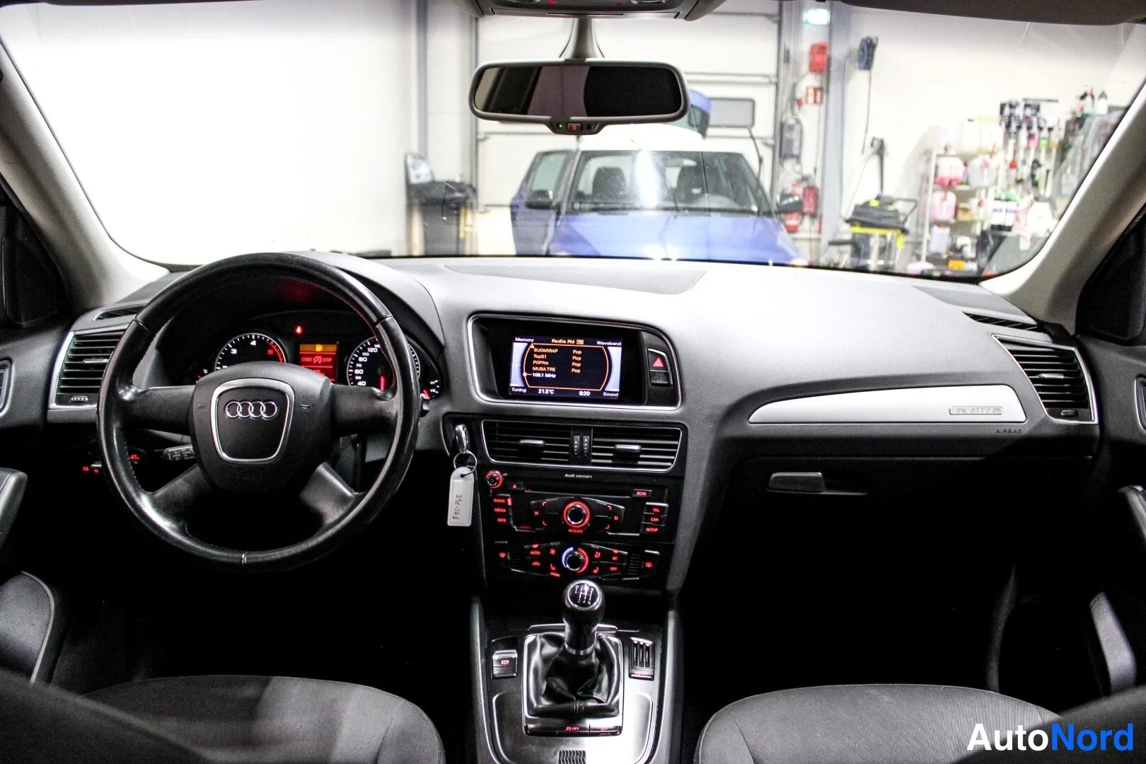 Musta Audi Q5 2011, ohjaamo, kuva 11