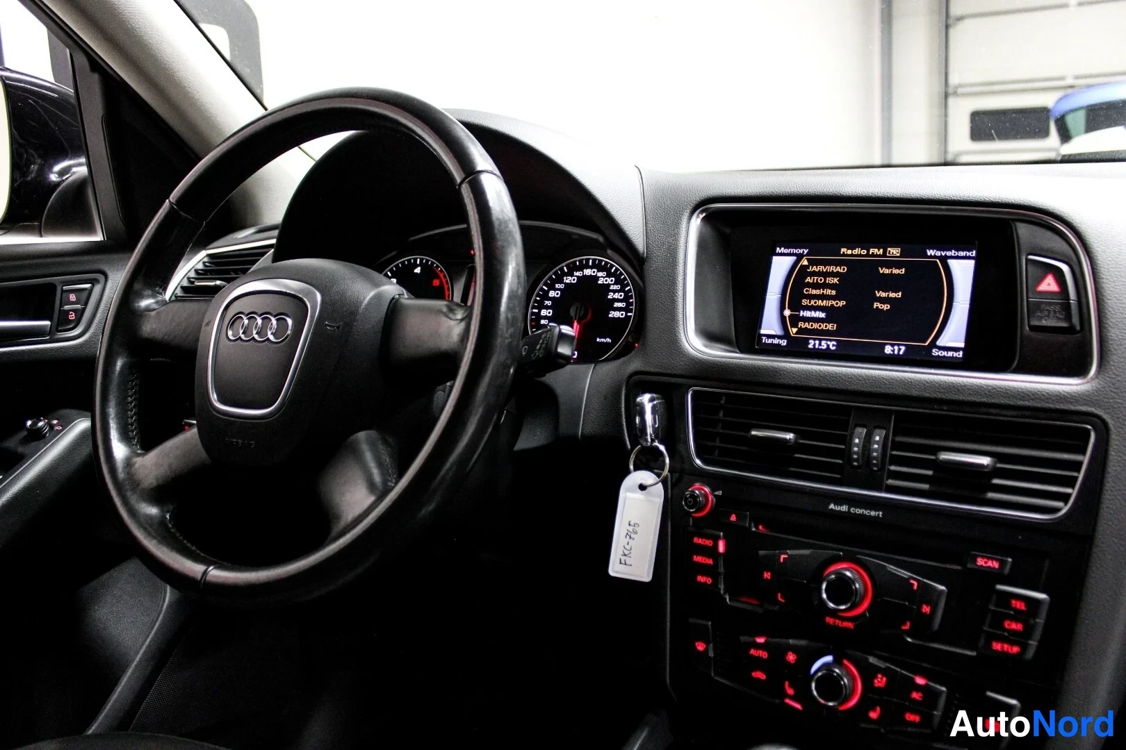 Musta Audi Q5 2011, ohjaamo, kuva 12