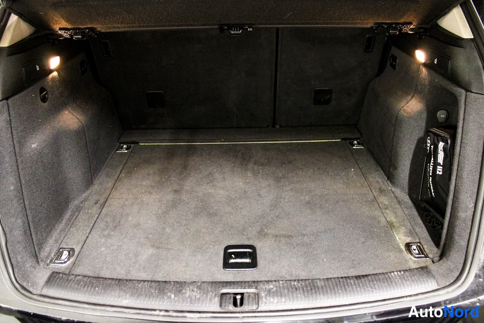Musta Audi Q5 2011, tavaratila, kuva 15