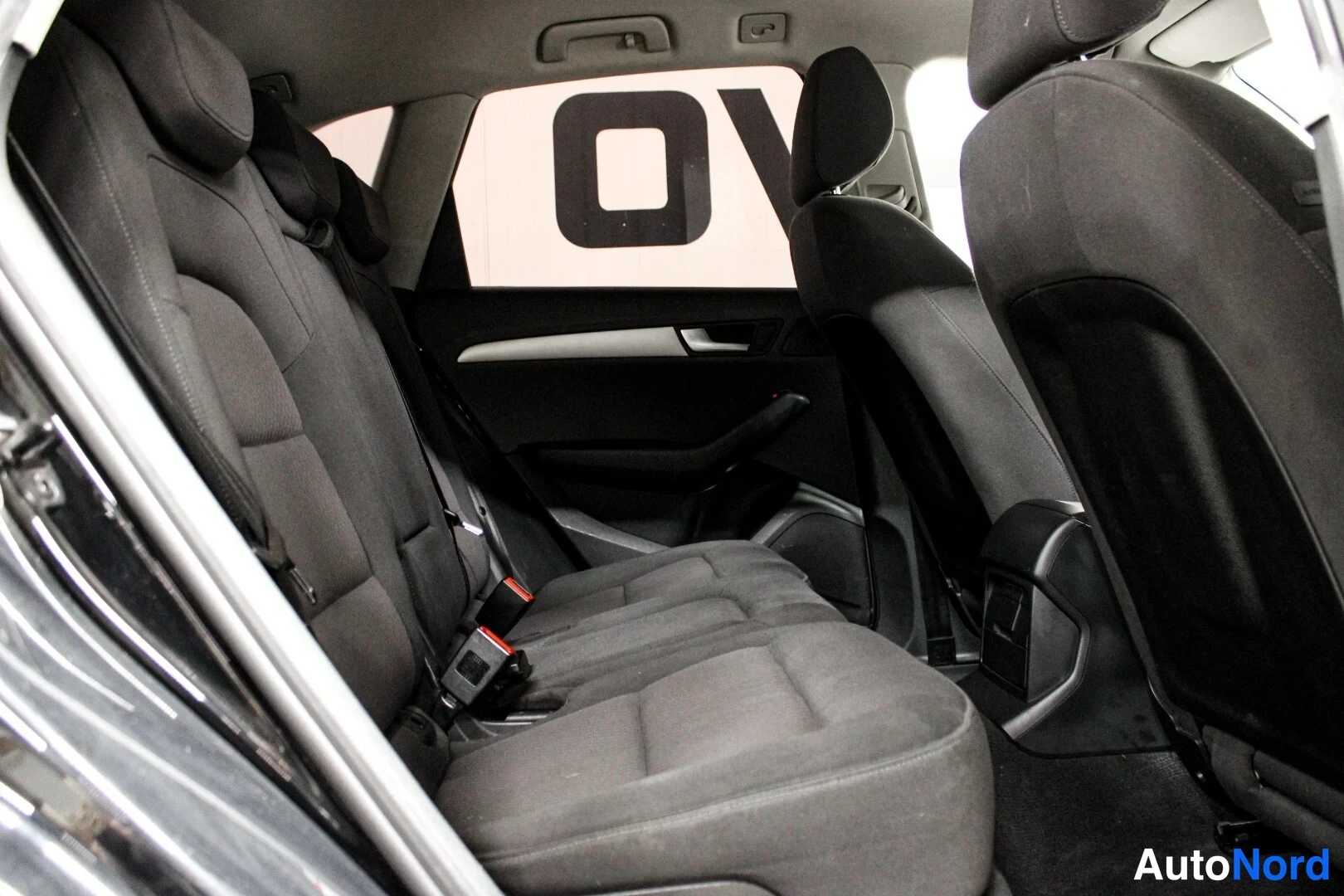 Musta Audi Q5 2011, takaistuimet, kuva 14
