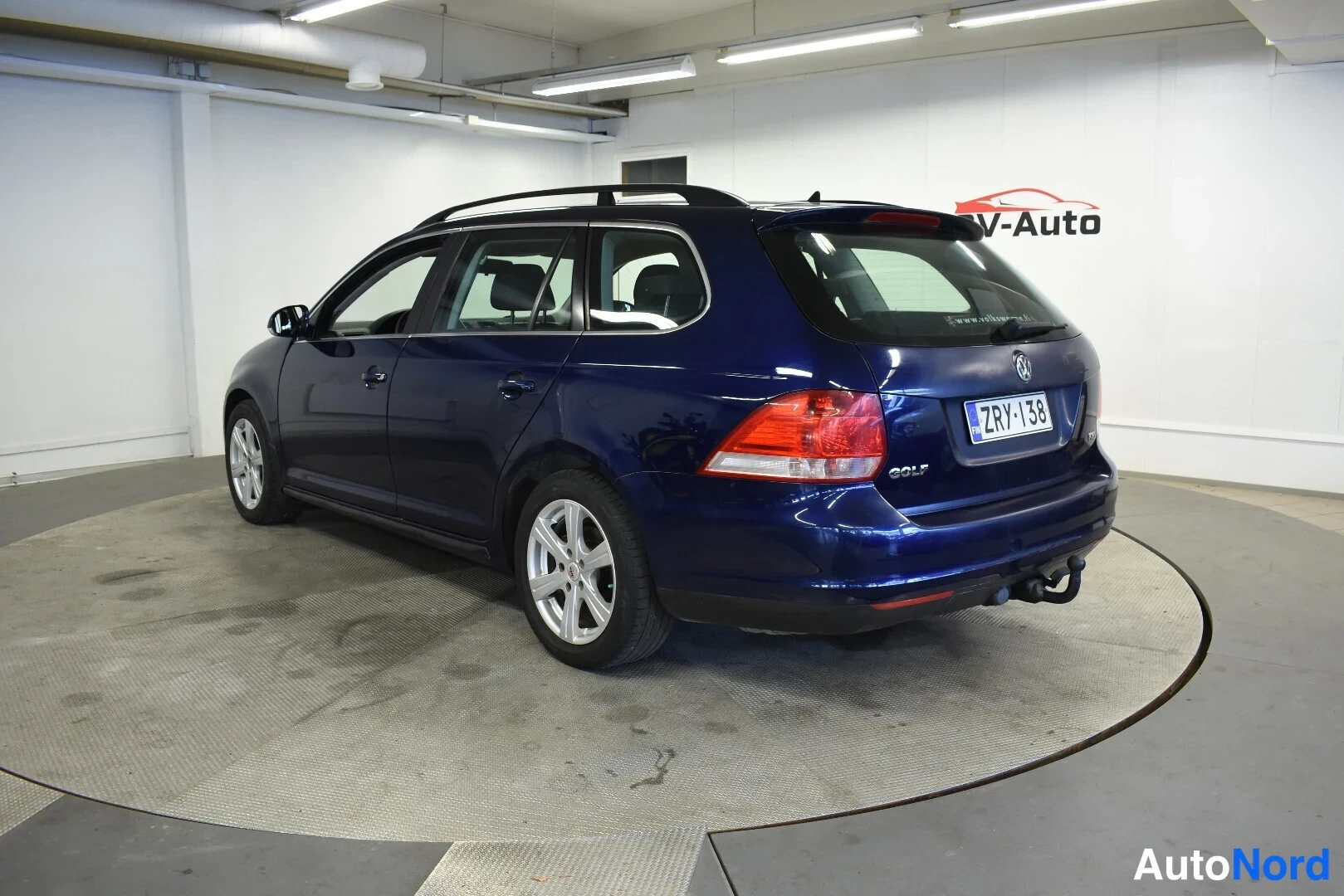 Sininen Volkswagen Golf Variant 2008, takaviisto, kuva 7