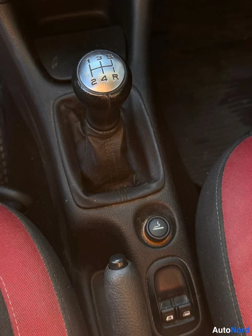 Punainen Peugeot 206 2005, kuva 13