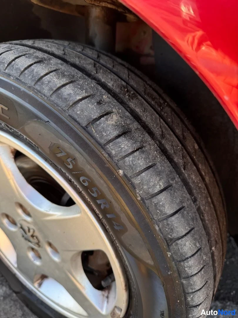 Punainen Peugeot 206 2005, sivulta, kuva 6