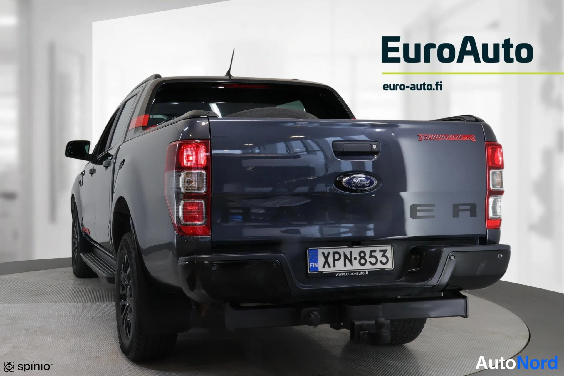 Takaviisto: Ford Ranger -näkymä takaa, rekisteritunnus