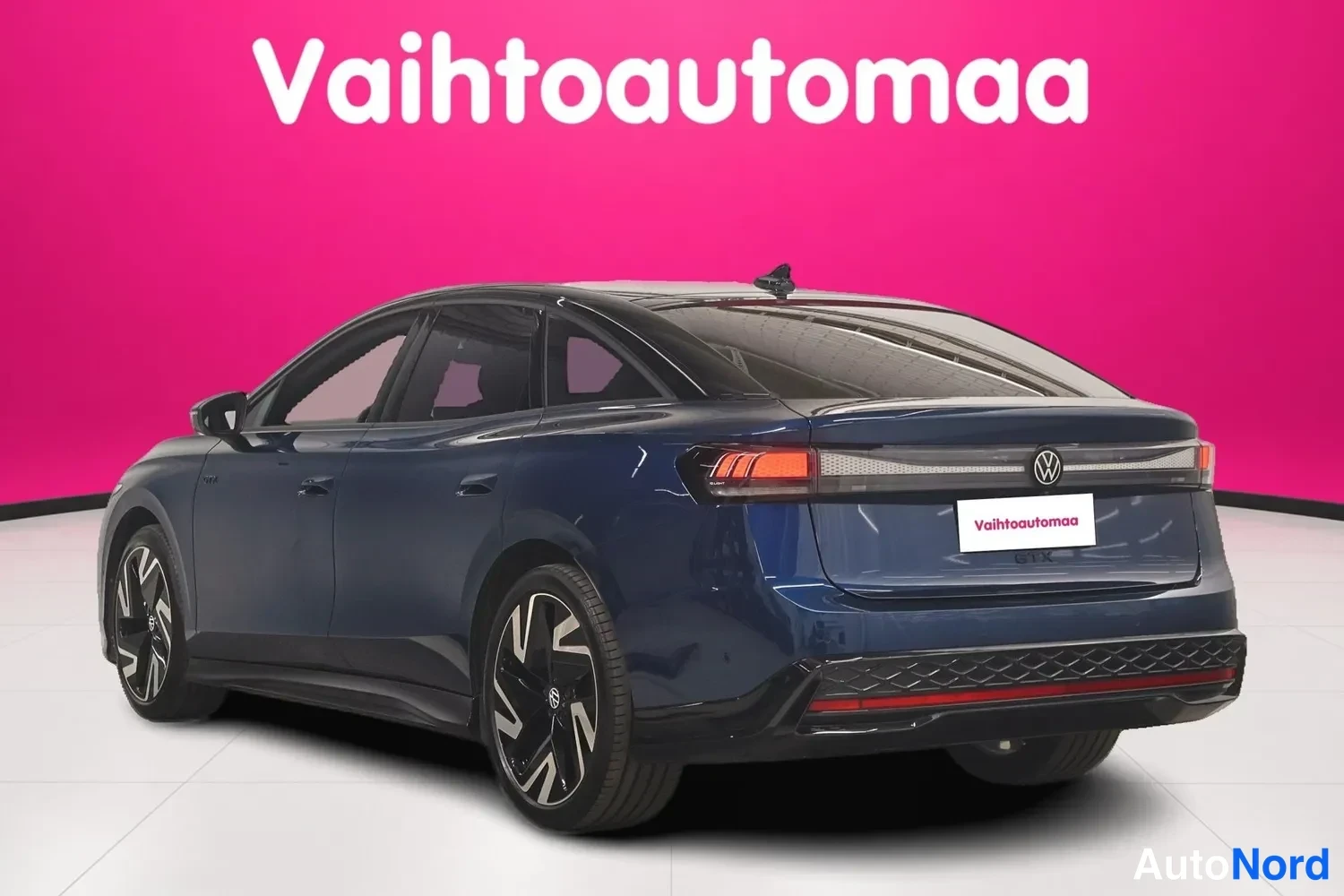 Takaviisto: Sinisen autocolor tummansininen bak side flanks, rear taillights visible, image index 0