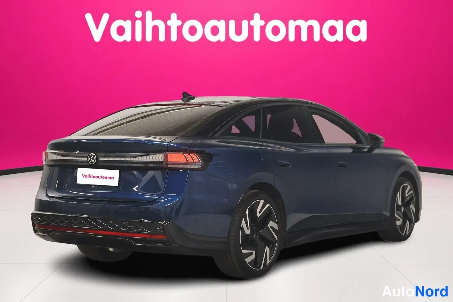 Takaviisto: Sinisen autocolor tummansininen rear three quarter, image index 2