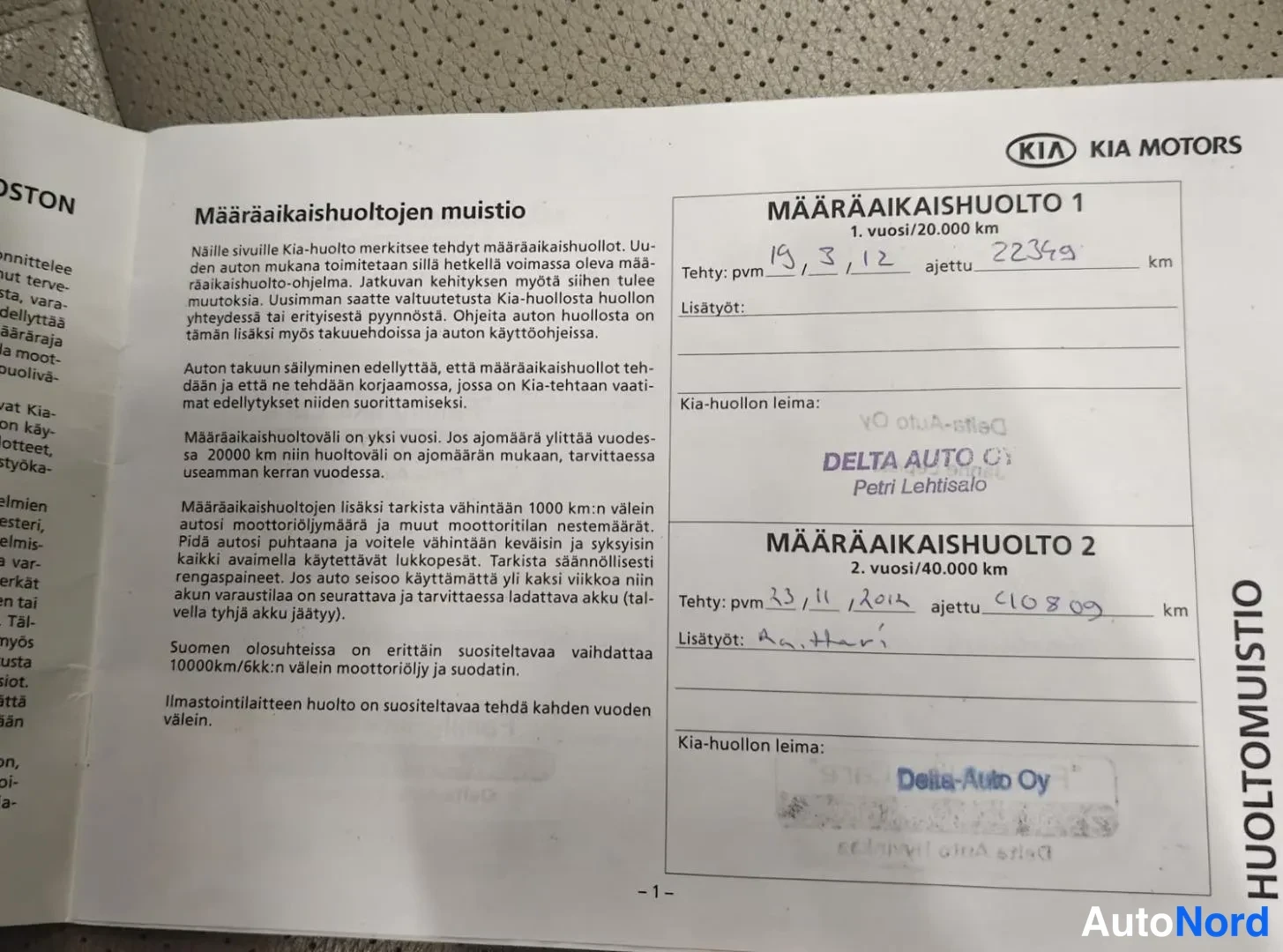 Muu: Kian huoltokirjan sivu 'Määräaikaishuoltojen muistio', leimat Delta Auto Oy, huoltomerkinnät vuosilta 2012.