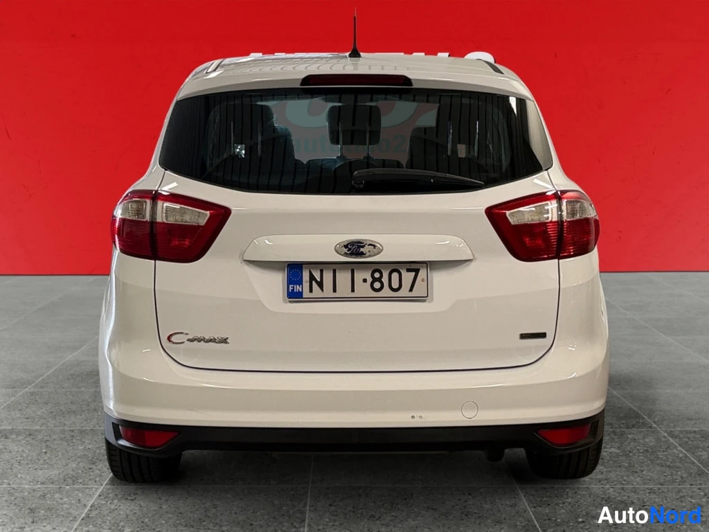 Takaa: Auton takaosa suoraan takaa, rekisterikilpi, Ford-merkki ja C-max-teksti takaluukussa.