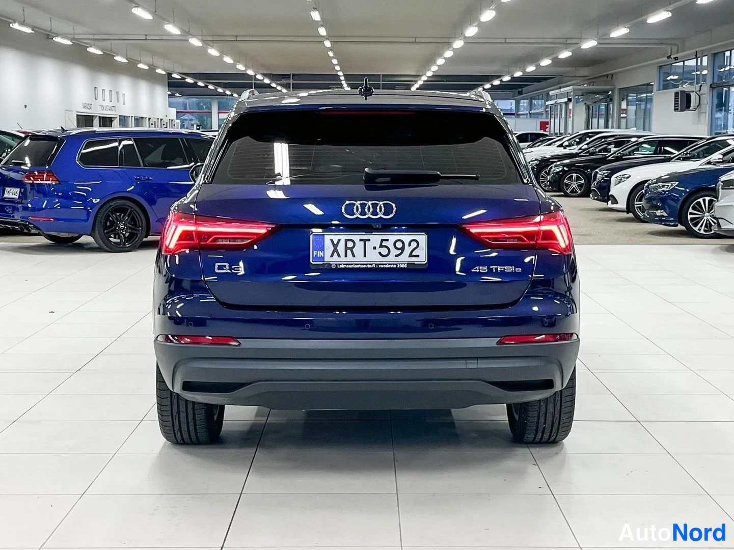 Sininen Audi Q3 2023, takaa, kuva 5
