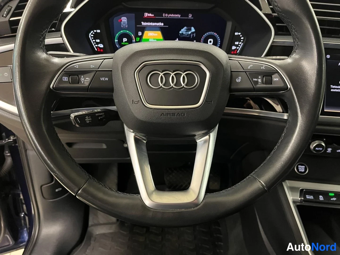 Sininen Audi Q3 2023, yksityiskohta, kuva 13