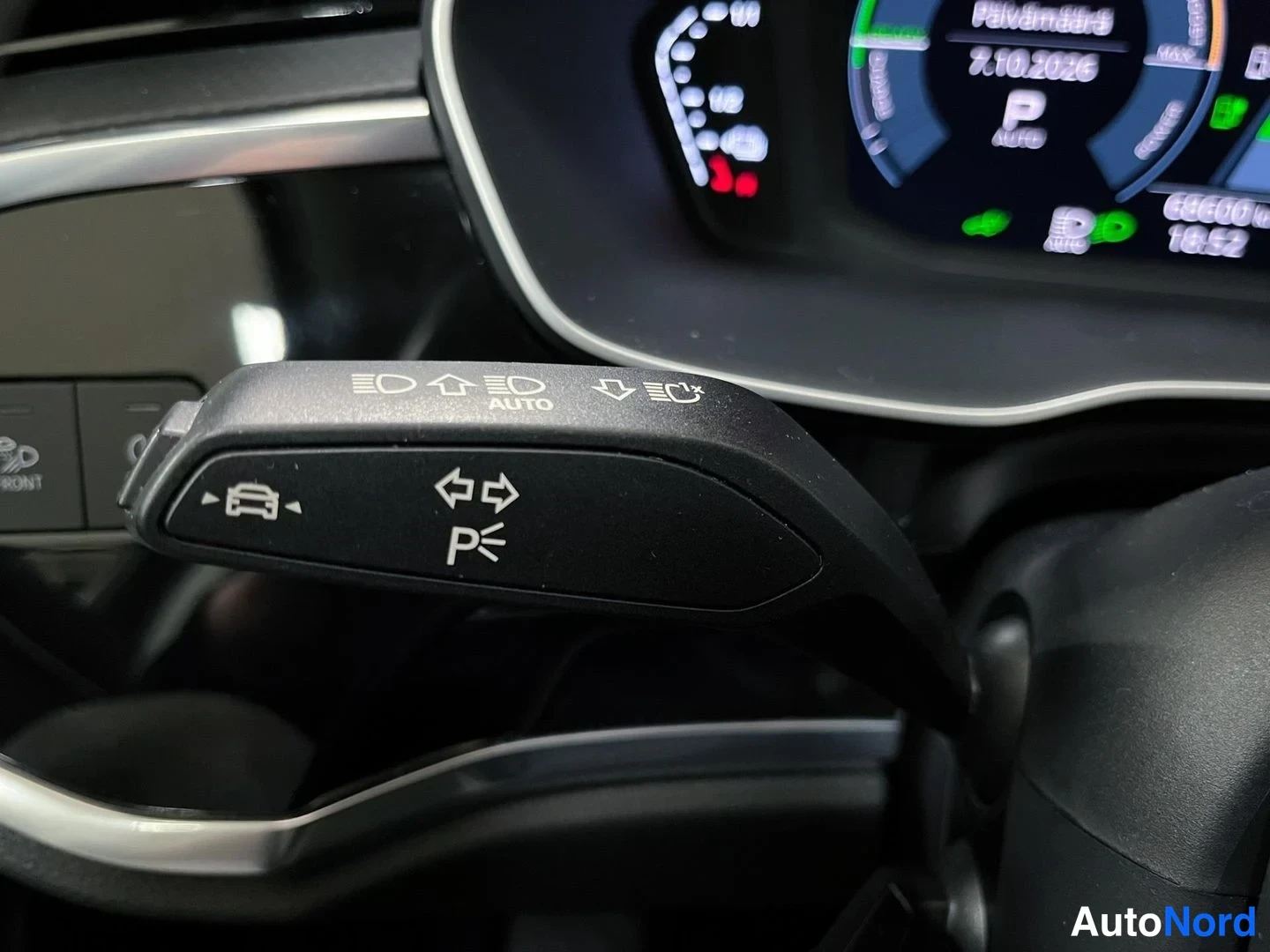 Sininen Audi Q3 2023, yksityiskohta, kuva 18