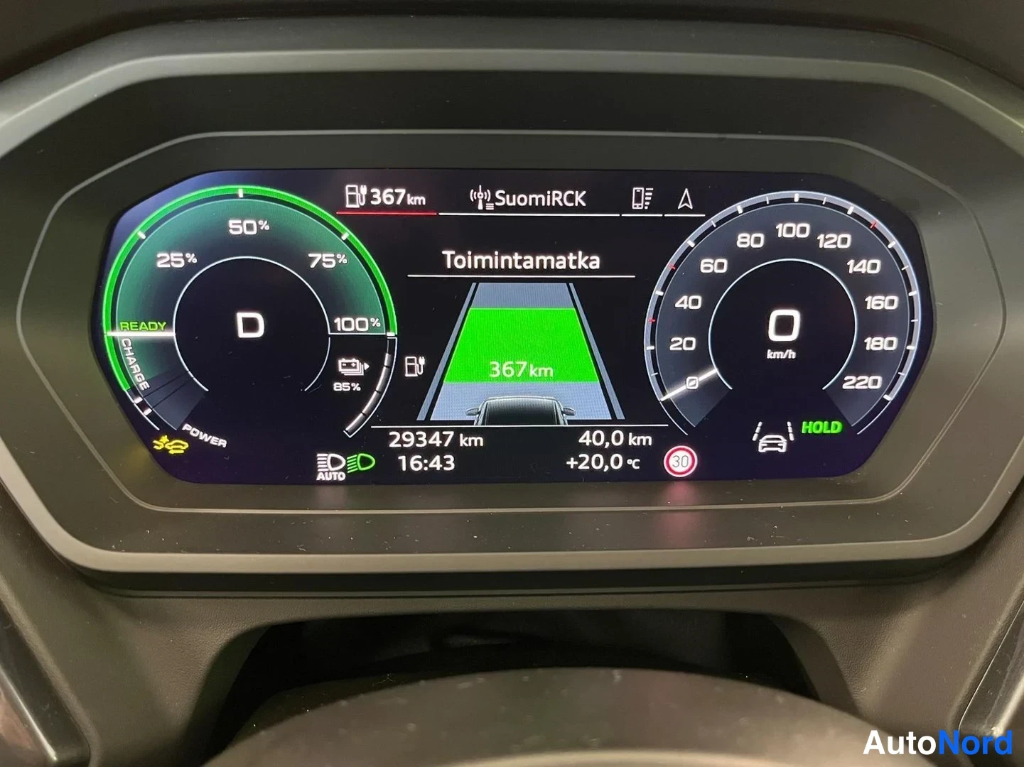 Muu: Digitaalinen mittaristo: toimintamatka 367 km, matkamittari 29347 km, vaihde D, ulkolämpötila +20,0 °C, kellonaika 16:43.