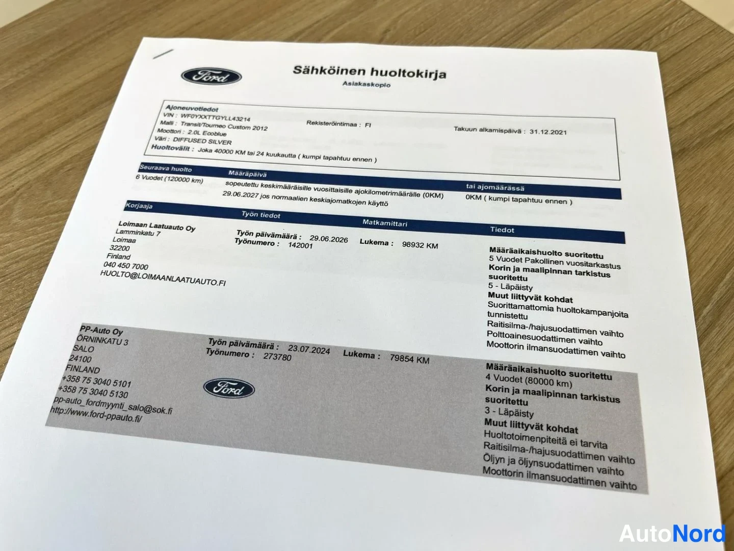 Yksityiskohta: Sähköinen huoltokirja -asiakaskopio, jossa huoltohistoria 2024 ja 2026 sekä ajoneuvotiedot Transit/Tourneo Custom 2.0L EcoBlue.