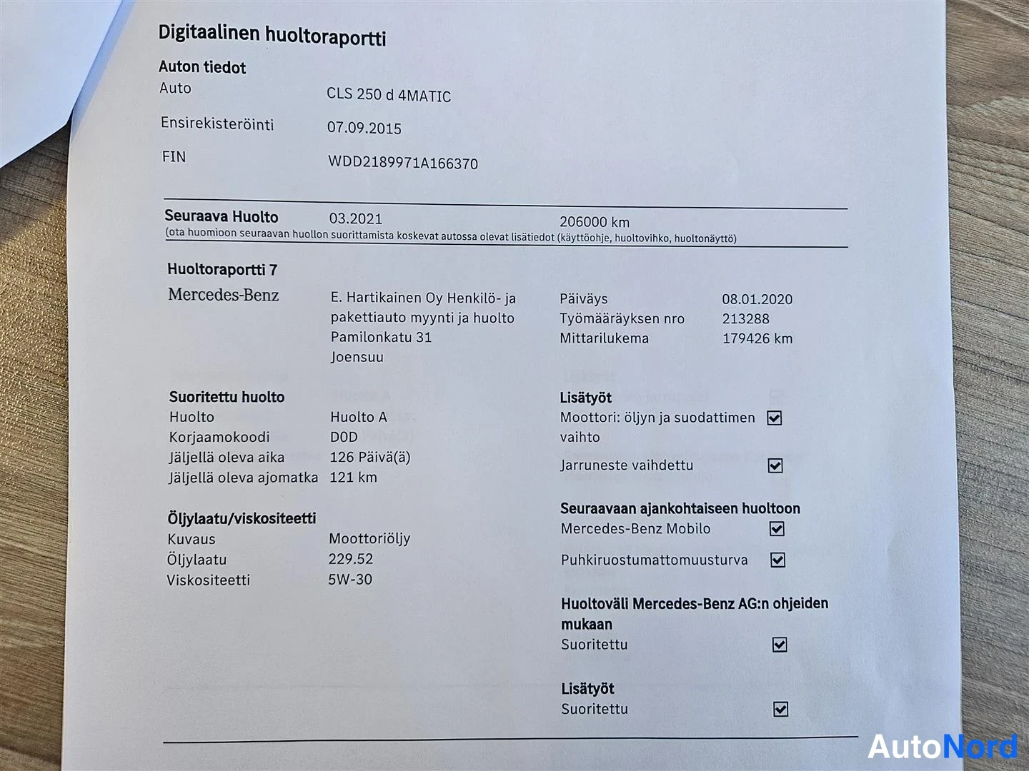 Asiakirja: Paperilla tulostettu digitaalinen huoltoraportti, jossa tiedot auton CLS 250 d 4MATIC huollosta 8.1.2020.