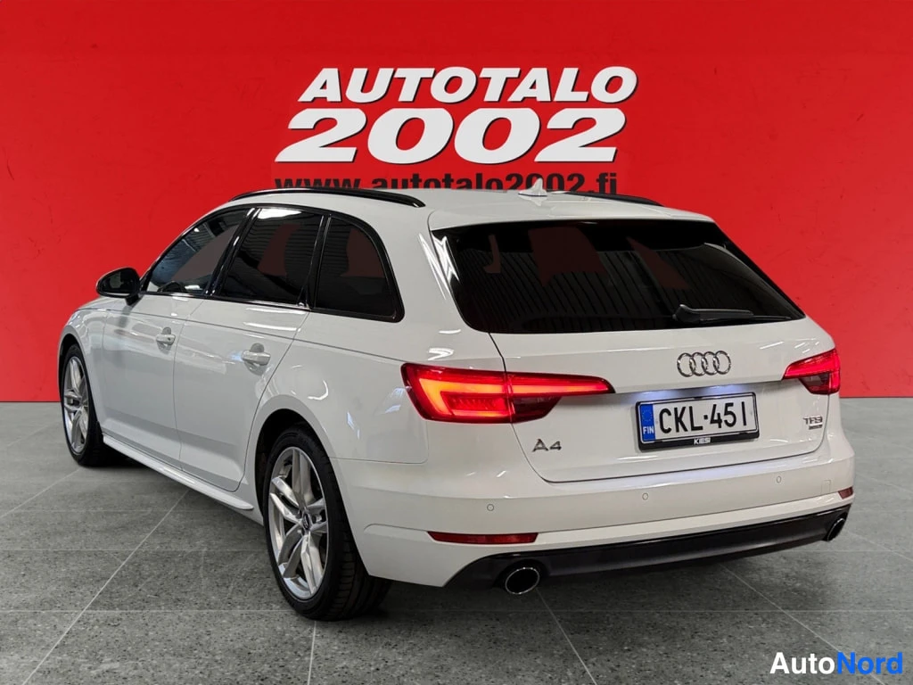 Takaviisto: Audi A4 Farmari; takakolmasosa vasemmalta, valkoinen; takapuskuri ja rekisterikilpi