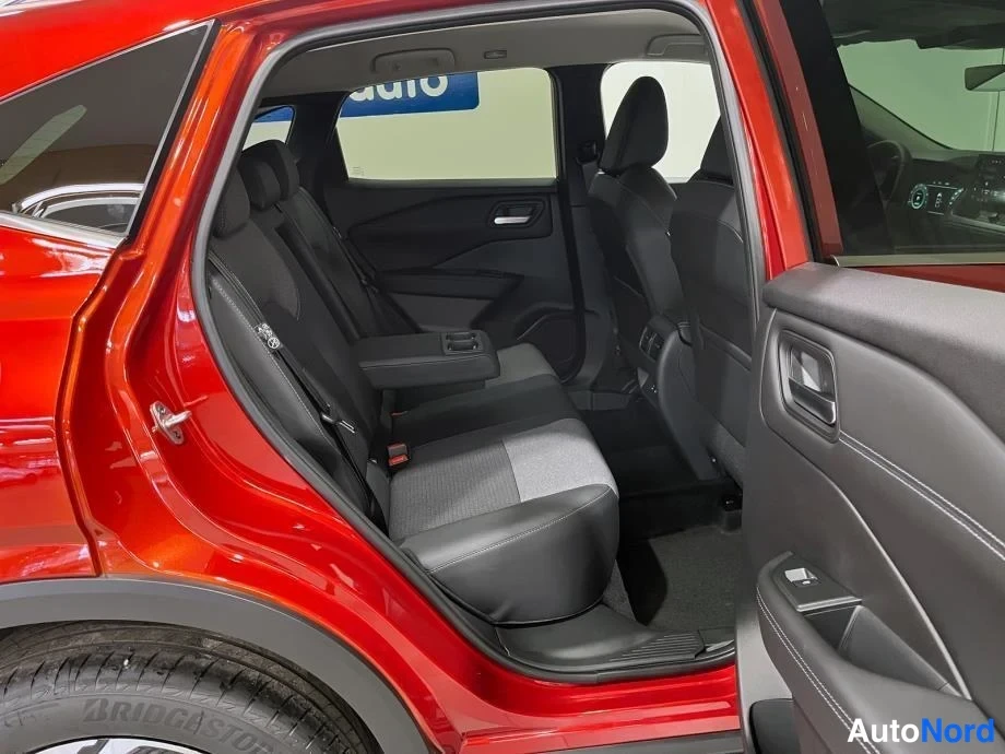 Musta Nissan Qashqai 2026, takaistuimet, kuva 10