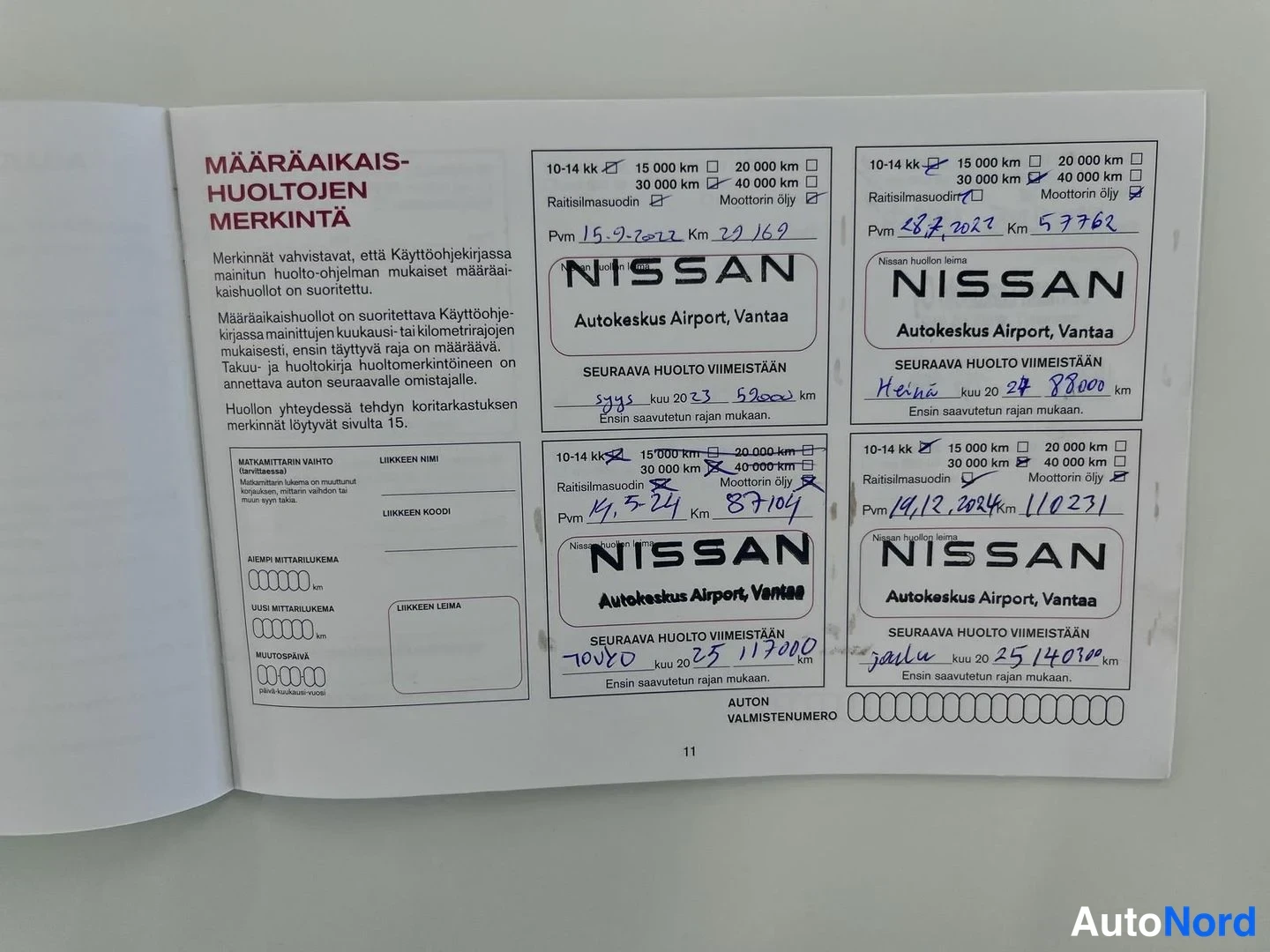 Muu: Huoltokirjan sivu 11: merkinnät 'MÄÄRÄAIKAIS-HUOLTOJEN MERKINTÄ' ja NISSAN-huoltoleimat Autokeskus Airport, Vantaa, viimeisin 14.7.2024 km 87104.