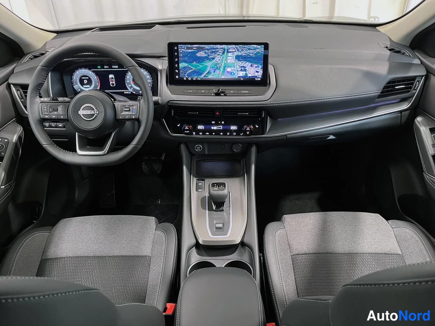 Musta Nissan Qashqai 2026, ohjaamo, kuva 15