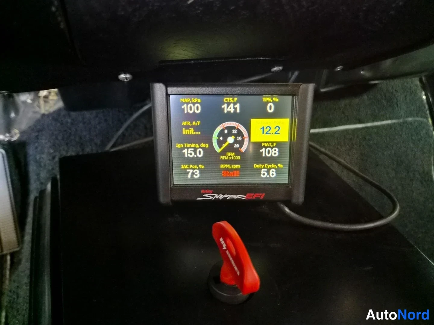 Muu: MSD Sniper EFI -ruiskujärjestelmän näyttö, jolla lukemia kuten MAP 100 kPa ja RPM Idle