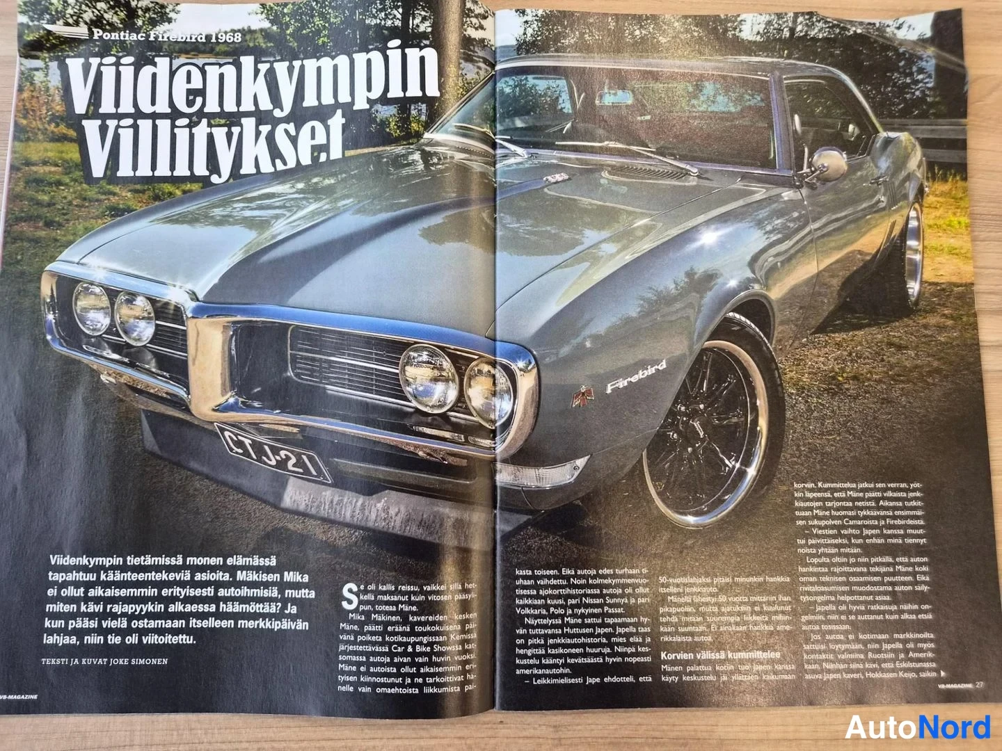 Etuviisto, nokka vasemmalle: Lehtilehdityksen sivut auton artikkelista, otsikko 'Videnkympin Villitykset'. Harmaa Pontiac Firebird 1968 coupé kuvattuna nokka ja sivu näkyvät, rekis