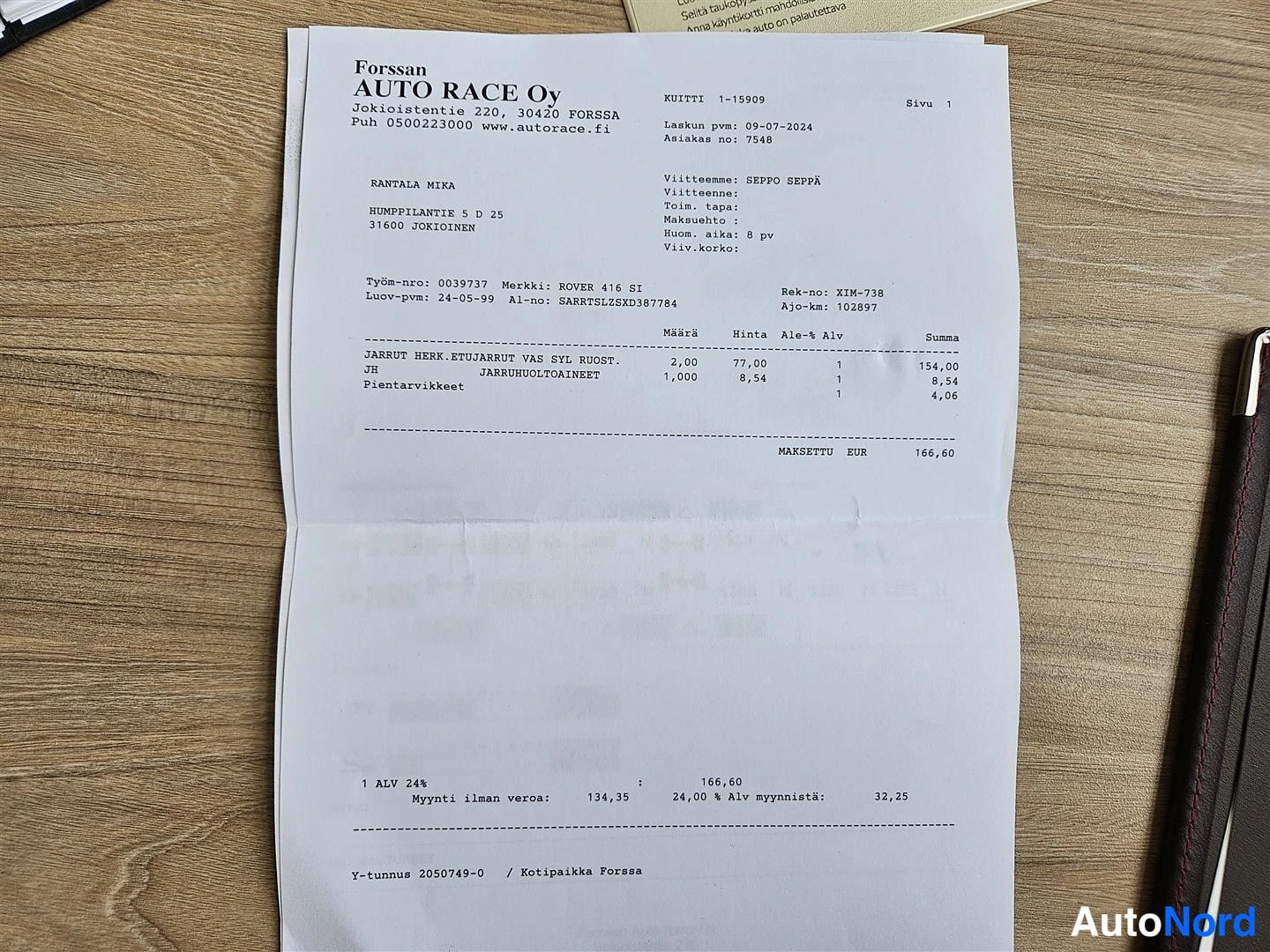 Muu: Forssan Auto Race Oy:n kuitinsivu pöydällä, laitteet Rover 416 SI (rek. ), ajokilometrit 102897, tehty työ JARRUT HERK. ETUJARRUT VAS SYL. RUOST. 166,60 EUR 9.7